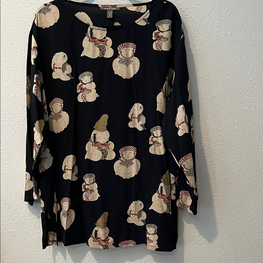 HARARI Silk Black Long Sleeve Top with Artsy Asian characters 
100% Silk
Sz XL